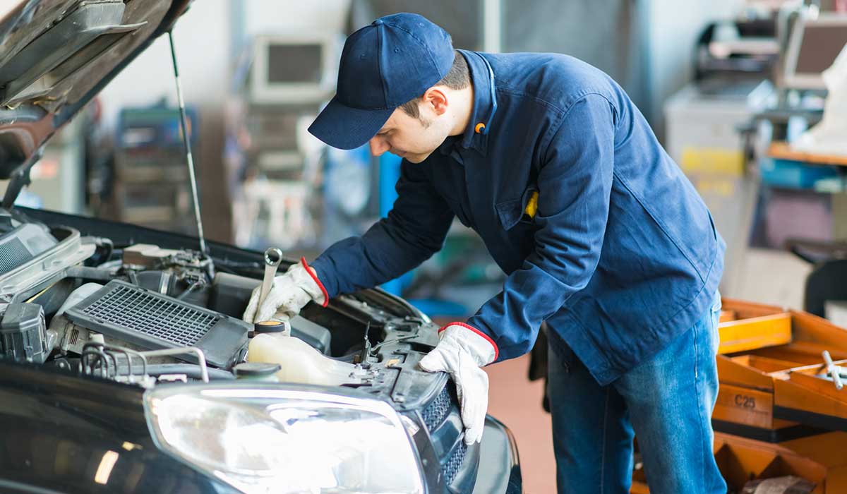 Los 24 de febrero se celebra el día del Mecánico o Trabajador Automotor