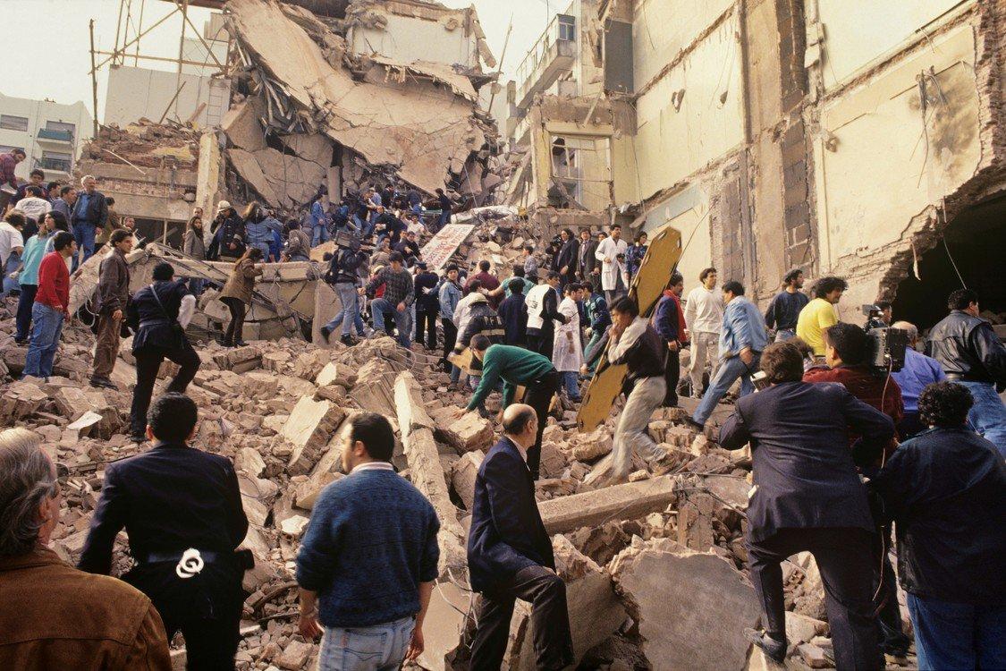 A 25 años del atentado a la AMIA: La tragedia que marcó la ...